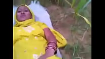 Desi yellow dress bhabi hard fuck in fields and that have a new boy and